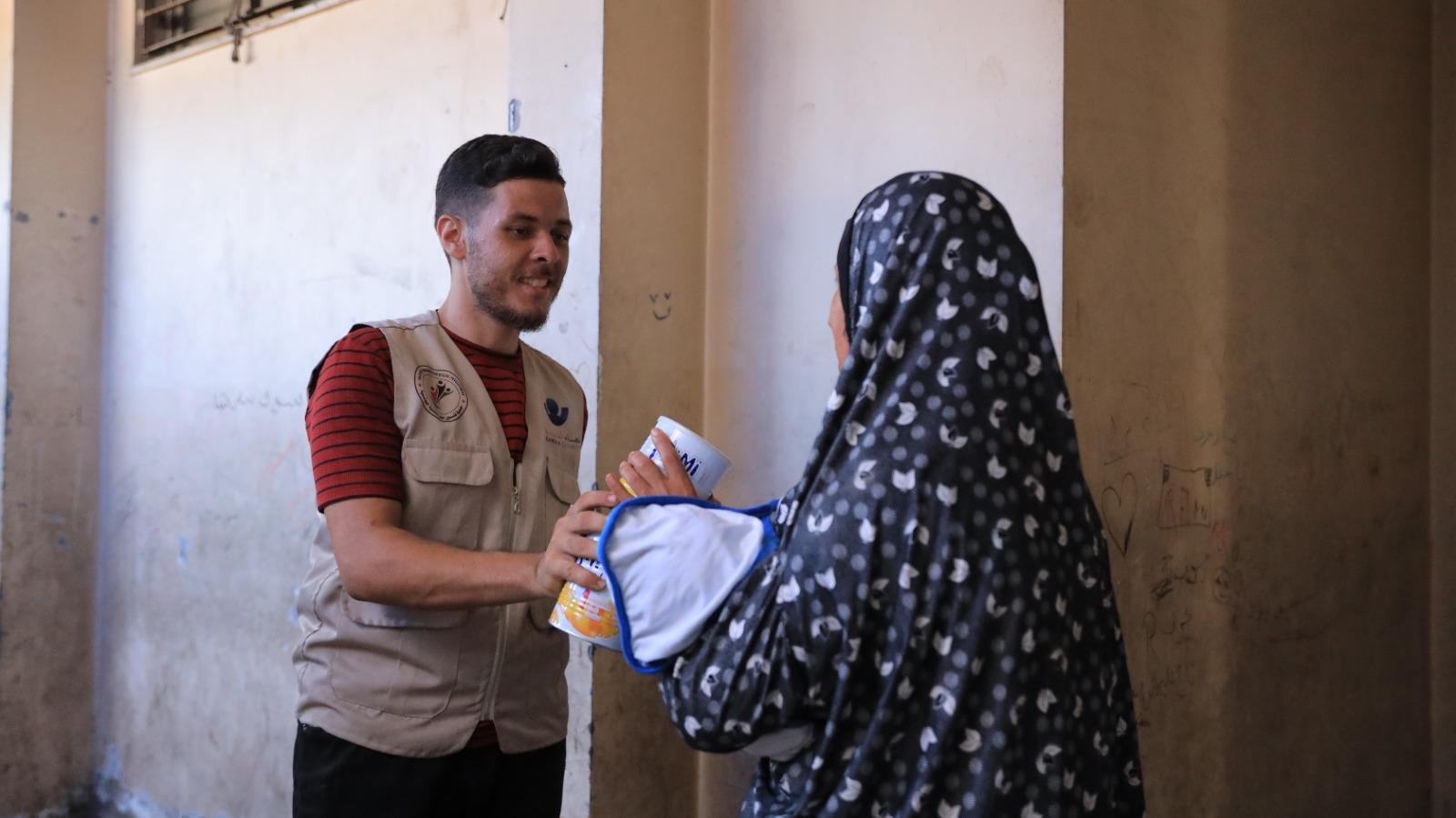 نماء الخيرية توزع أكثر من 3,000 عبوة حليب للأطفال الرضع في غزة..