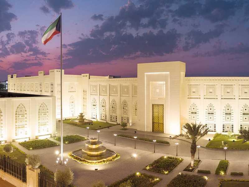 الكويت تدين وتستنكر بشدة الاعتداءات الإيرانية الآثمة بالصواريخ والطائرات المسيرة المعادية التي استهدفت البلاد