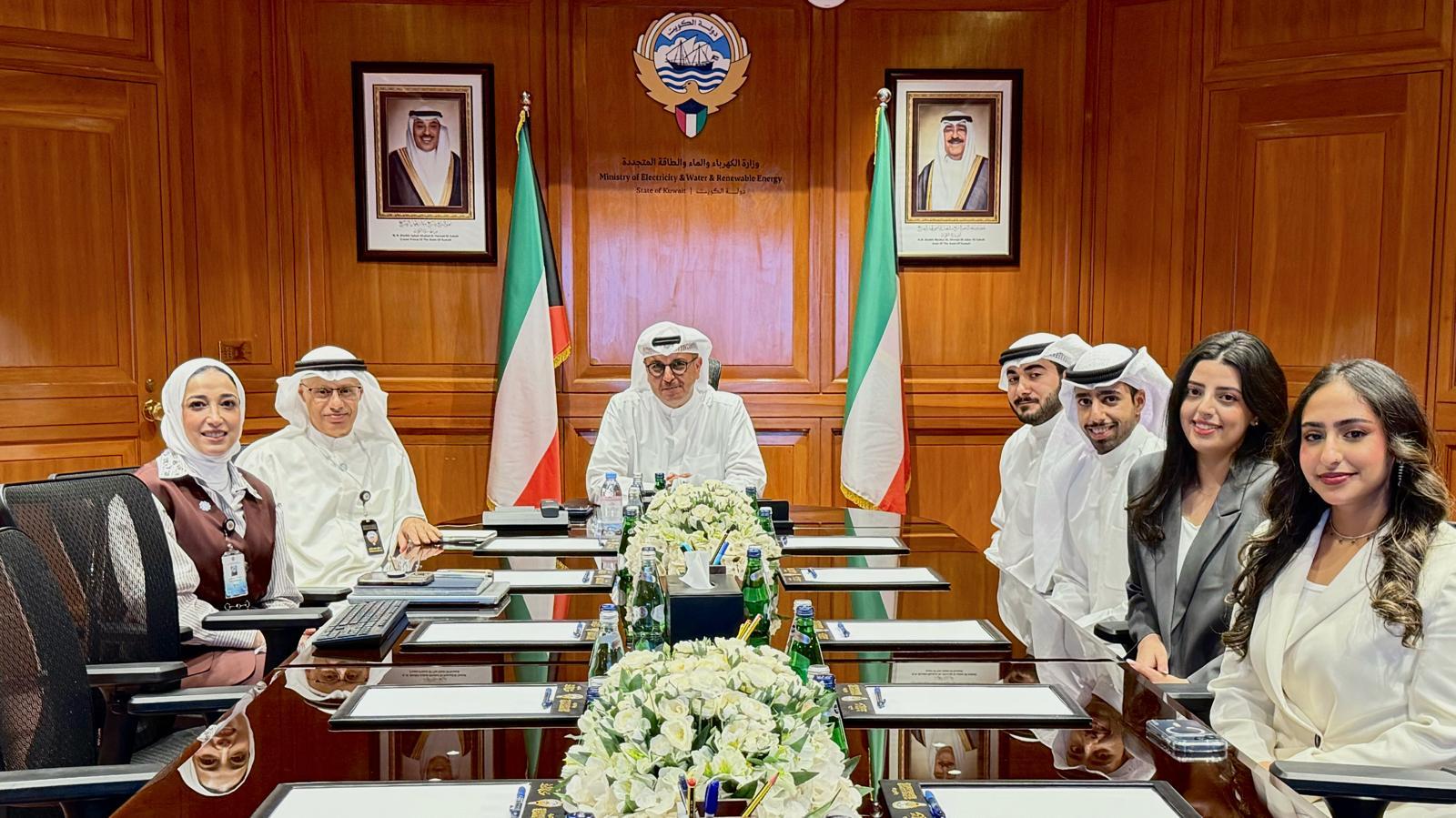 وزير «الكهرباء» يؤكد أهمية الاستفادة من المشاريع المبتكرة بمجالات التحول الرقمي والطاقة والترشيد