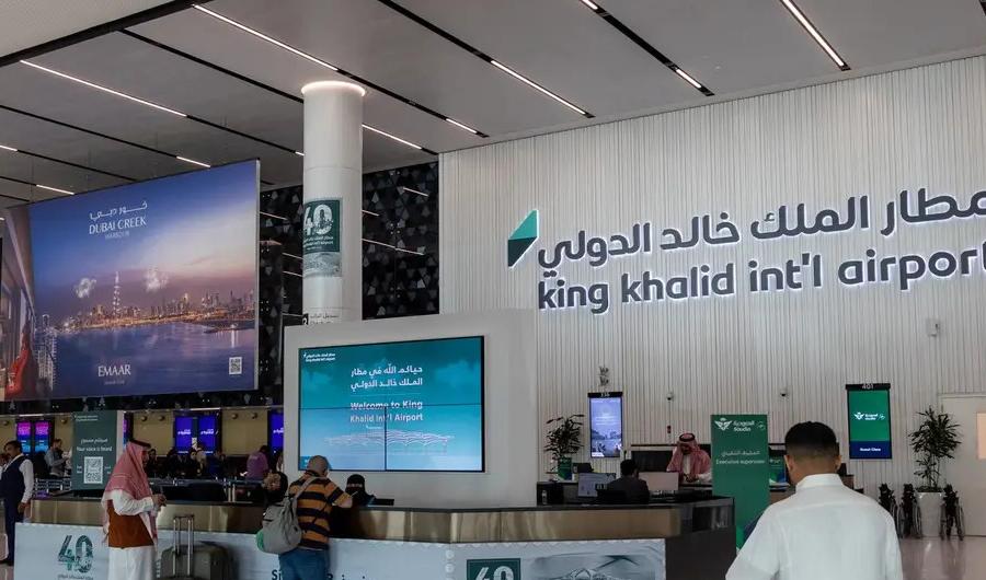 الطيران المدني السعودي يمدد تعليق العمليات التشغيلية في مطار الملك خالد الدولي بالرياض