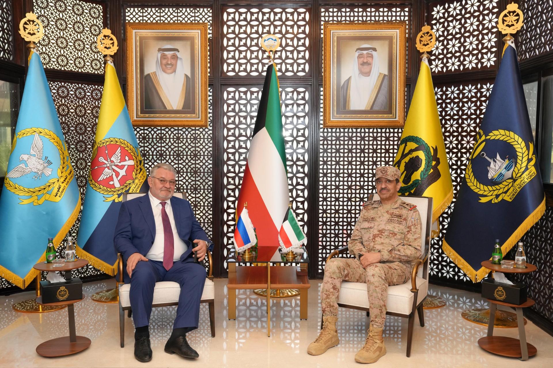 رئيس الأركان يبحث مع مسؤول عسكري روسي موضوعات مشتركة